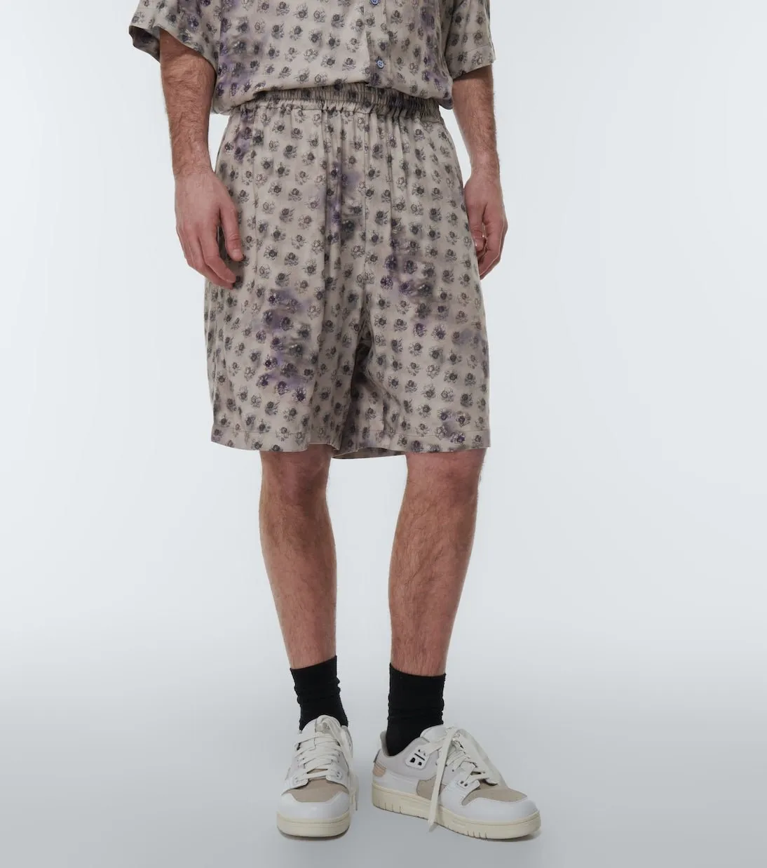 Acne Studios Short à motif fleuri