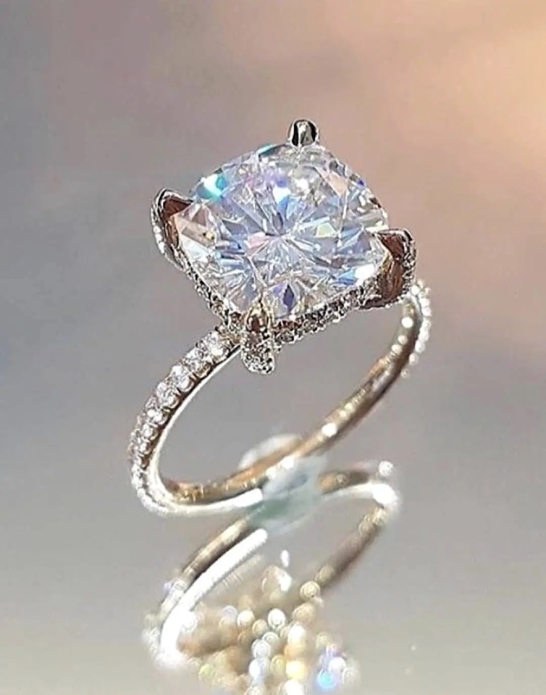 Cushion Cut Four Claw Diamond Ring