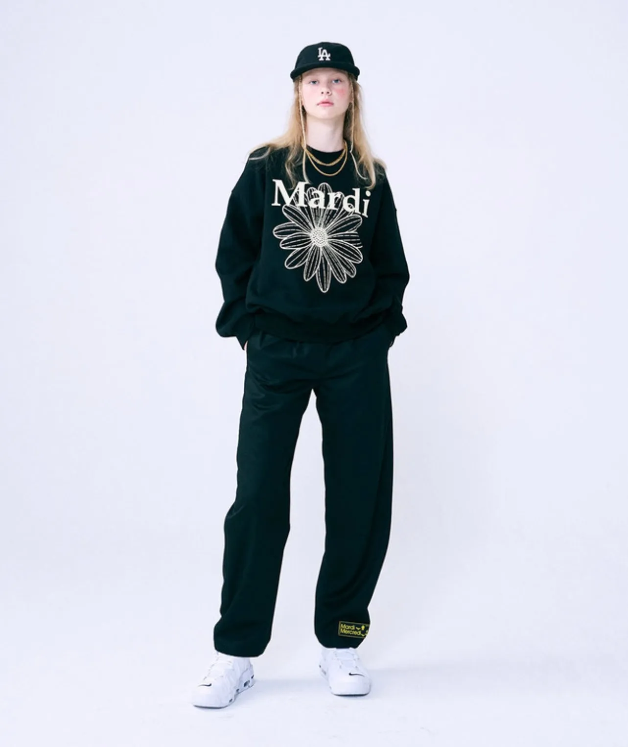 SWEATSHIRT FLOWERMARDI BLACK CREAM